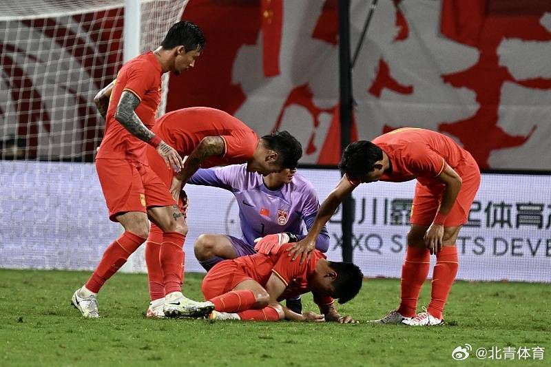 以前，他们因为是陈肇钟的亲人，所以在港岛受尽了各种排挤。